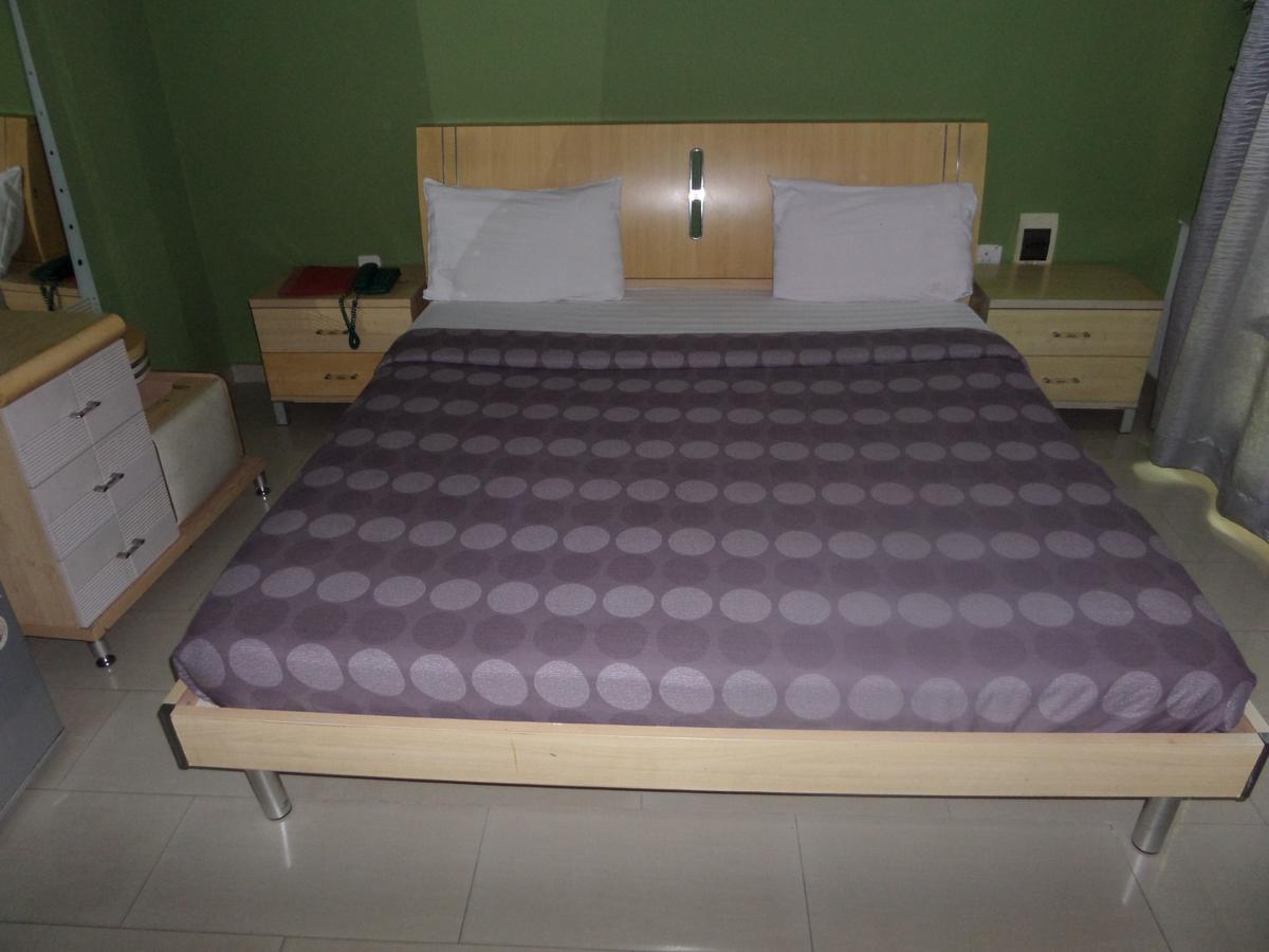 Theodawn Hotels @ Suite 29 Ikeja Luaran gambar