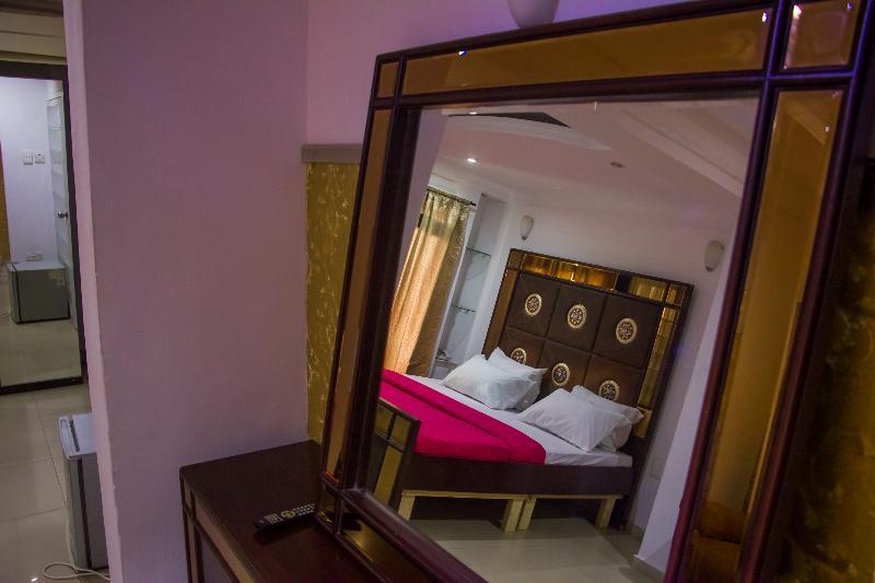 Theodawn Hotels @ Suite 29 Ikeja Luaran gambar