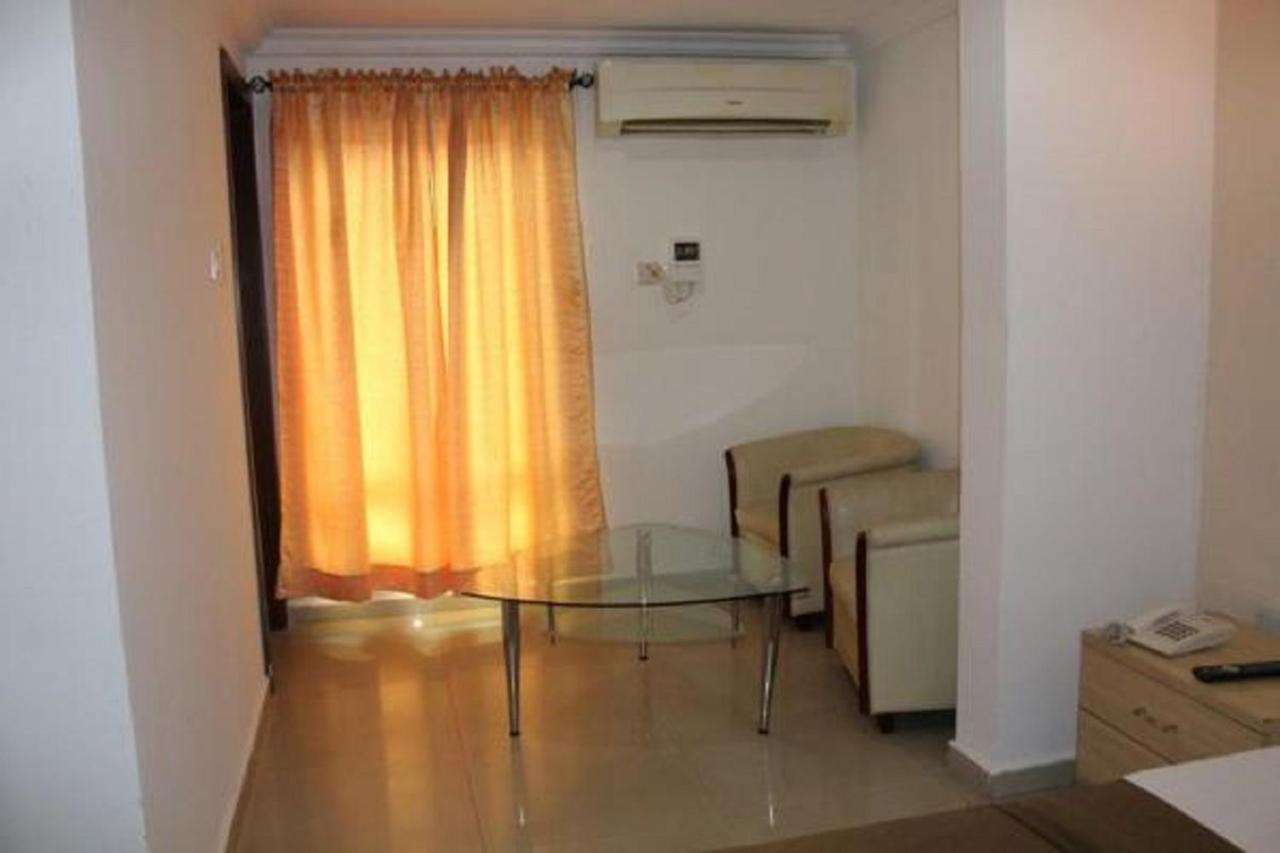 Theodawn Hotels @ Suite 29 Ikeja Luaran gambar